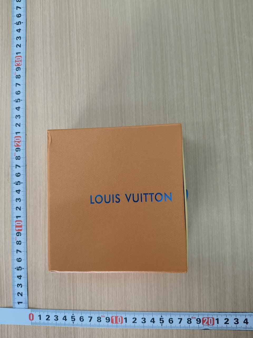 Luis Vuitton Belts