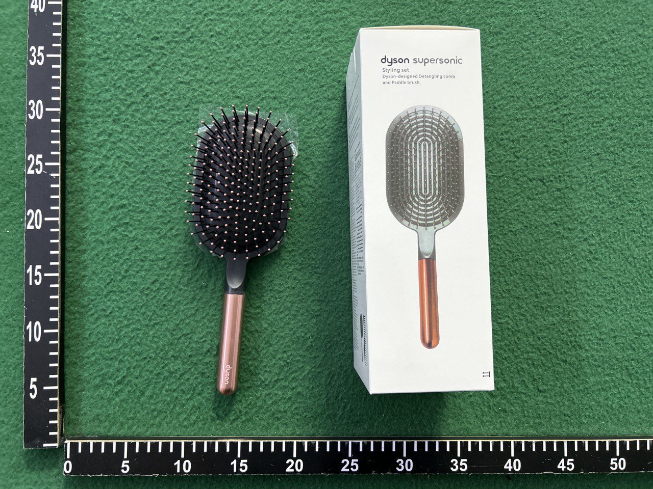 Dyson's same air cushion comb anti-static massage comb