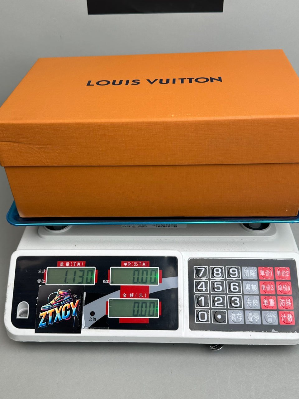 LOUIS VUITTON slippers