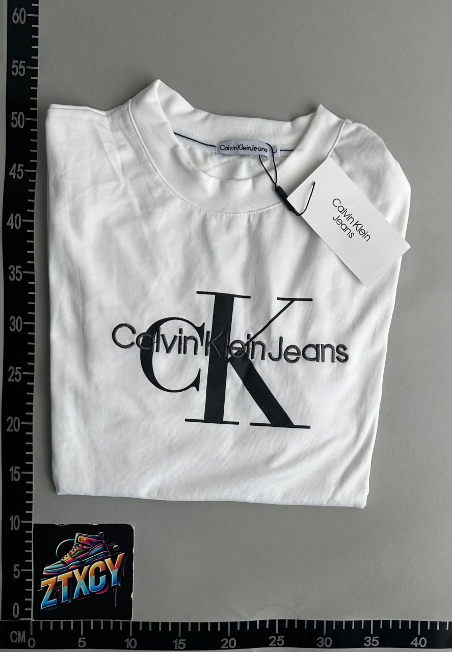 CK  T-shirt