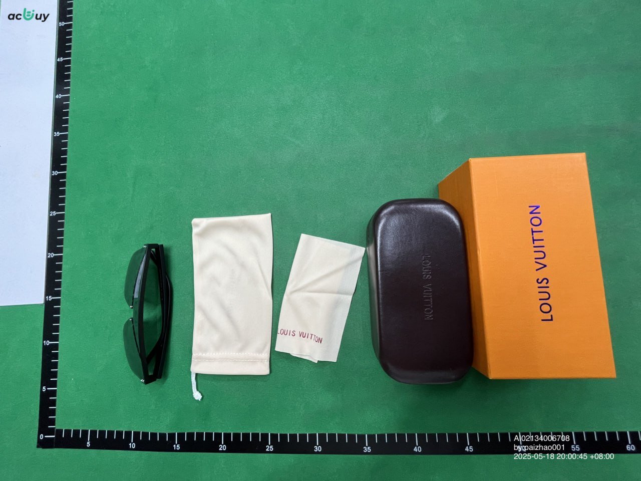 Artículo:LV sunglasses