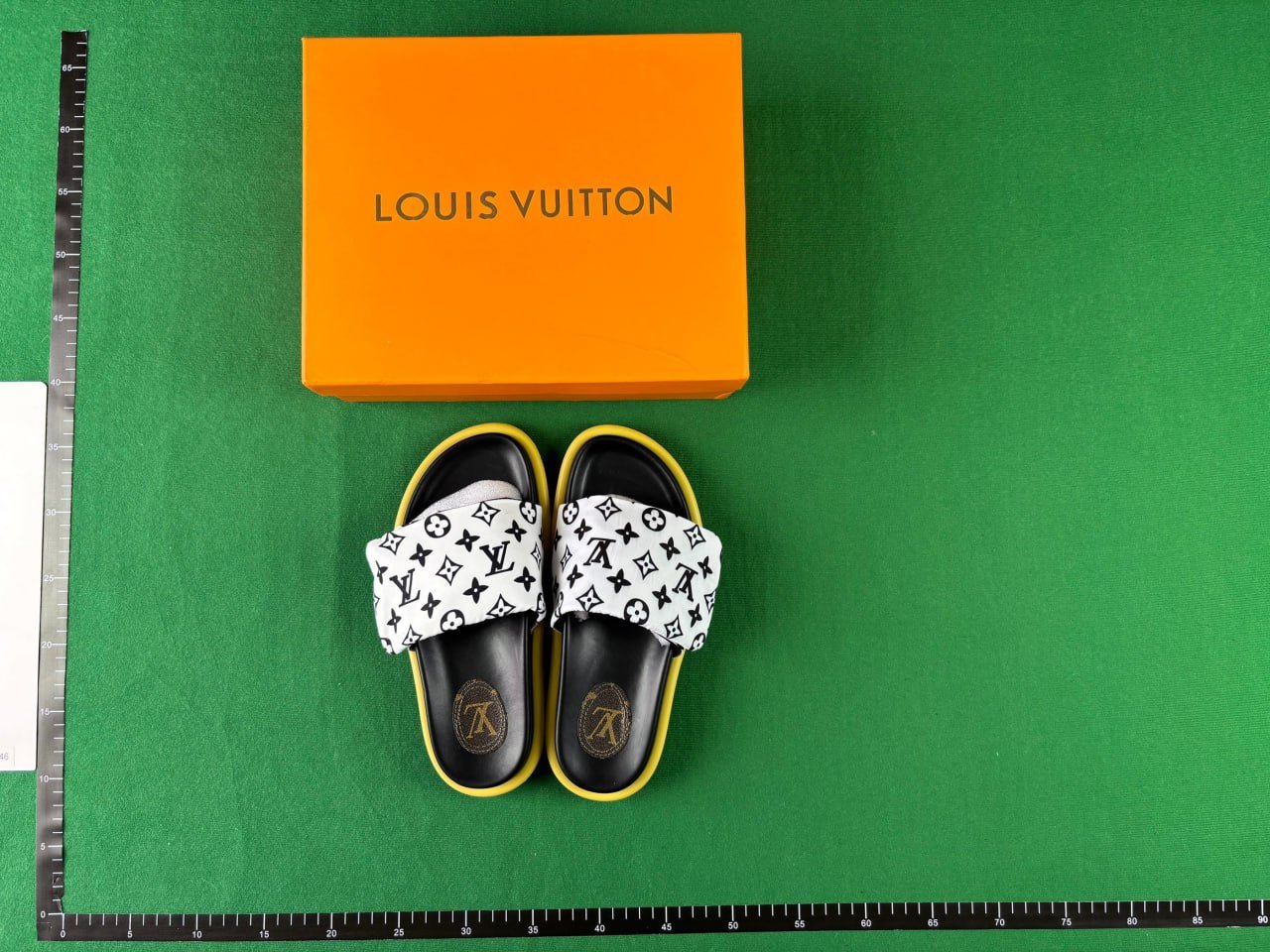 Artículo:Louis Vuitton Slippers