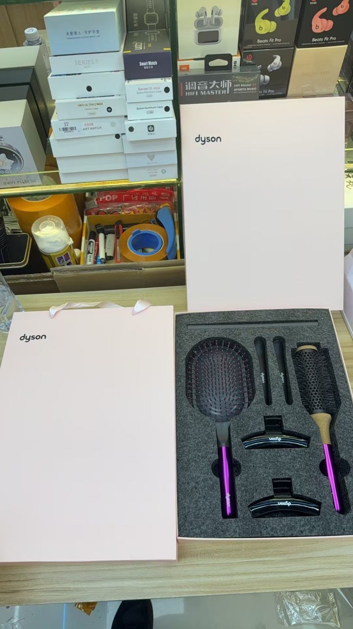Dyson comb gift box
