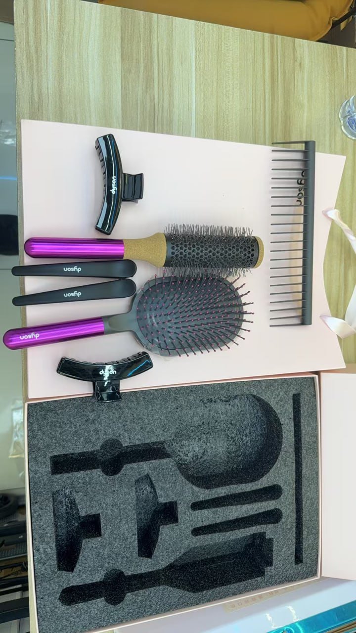 Dyson comb gift box