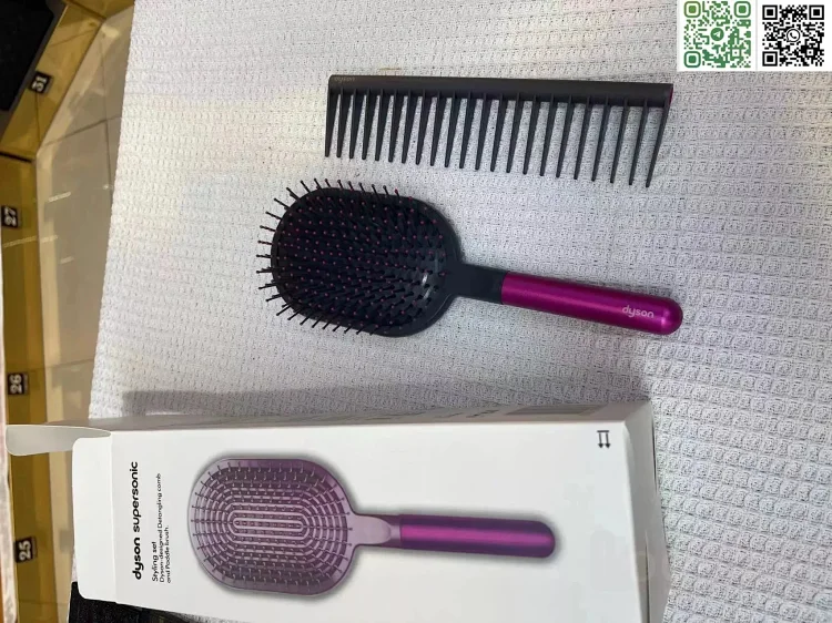 Dyson comb gift box