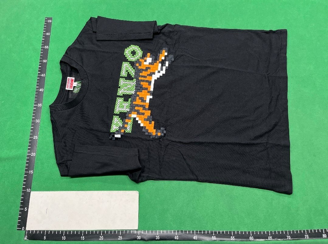 Kenzo T-shirt  (40 CP)