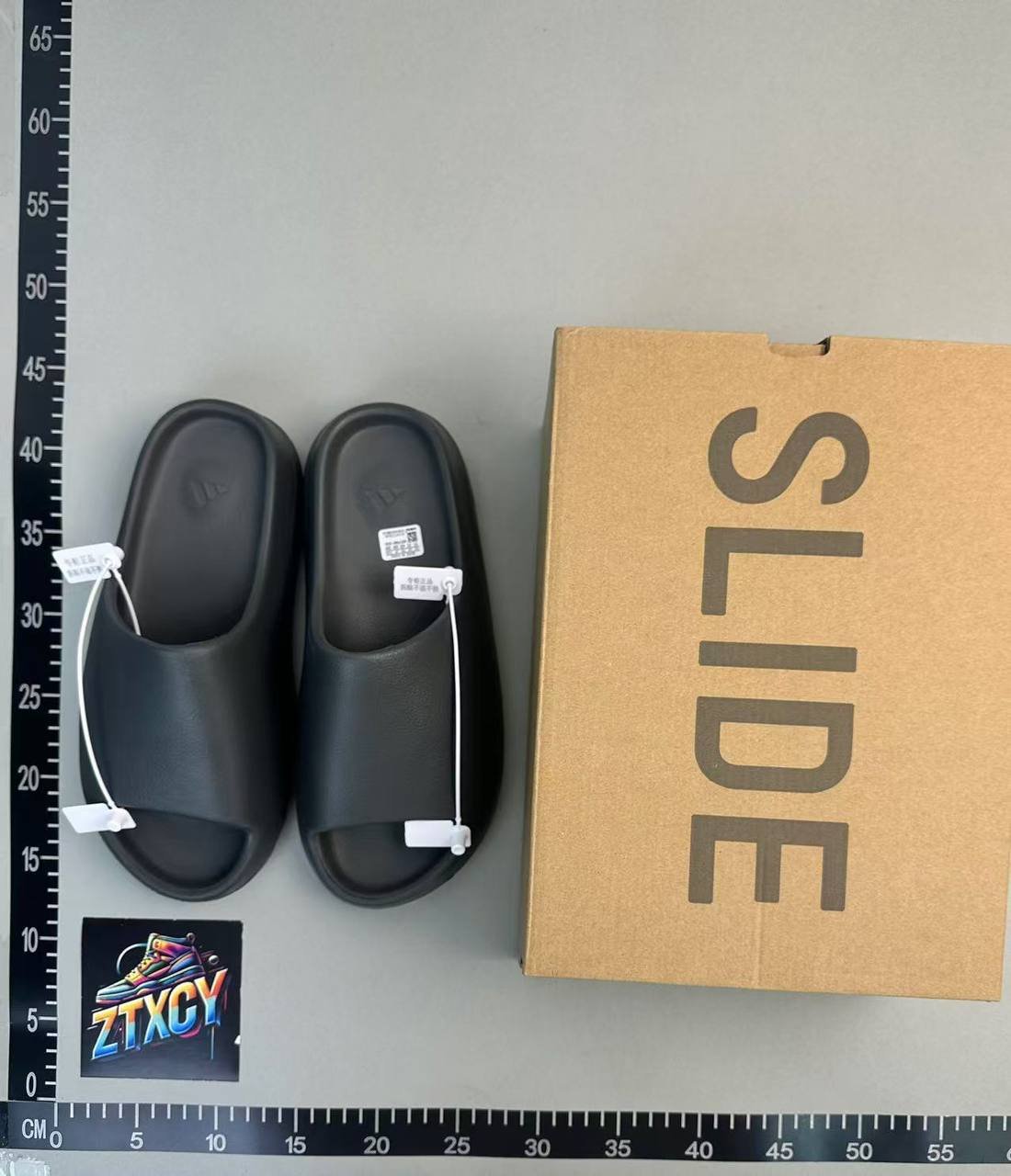 Yeezy  Slides/Nike Slides