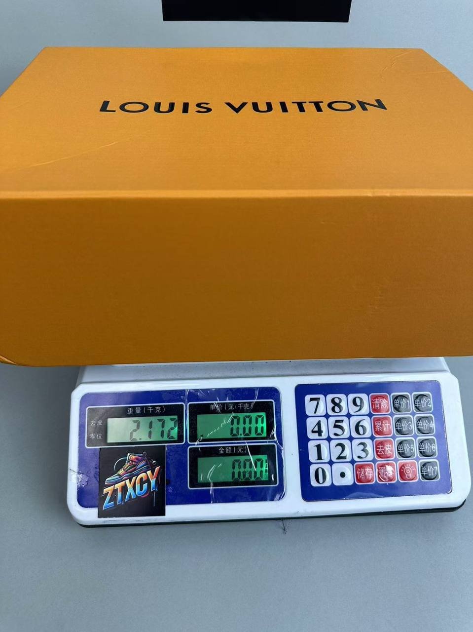 LV Skate Sneaker （color 23）