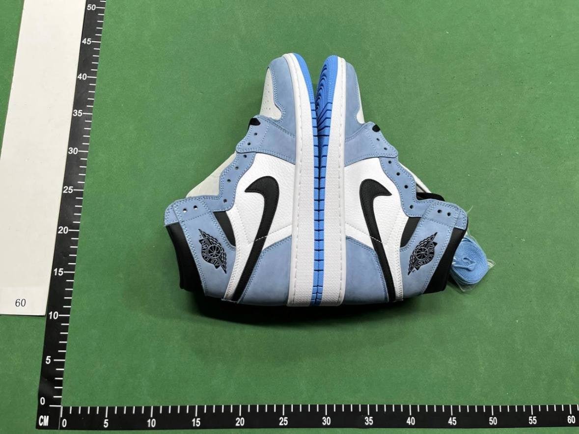 Air Jordan 1 high  (40 CP)