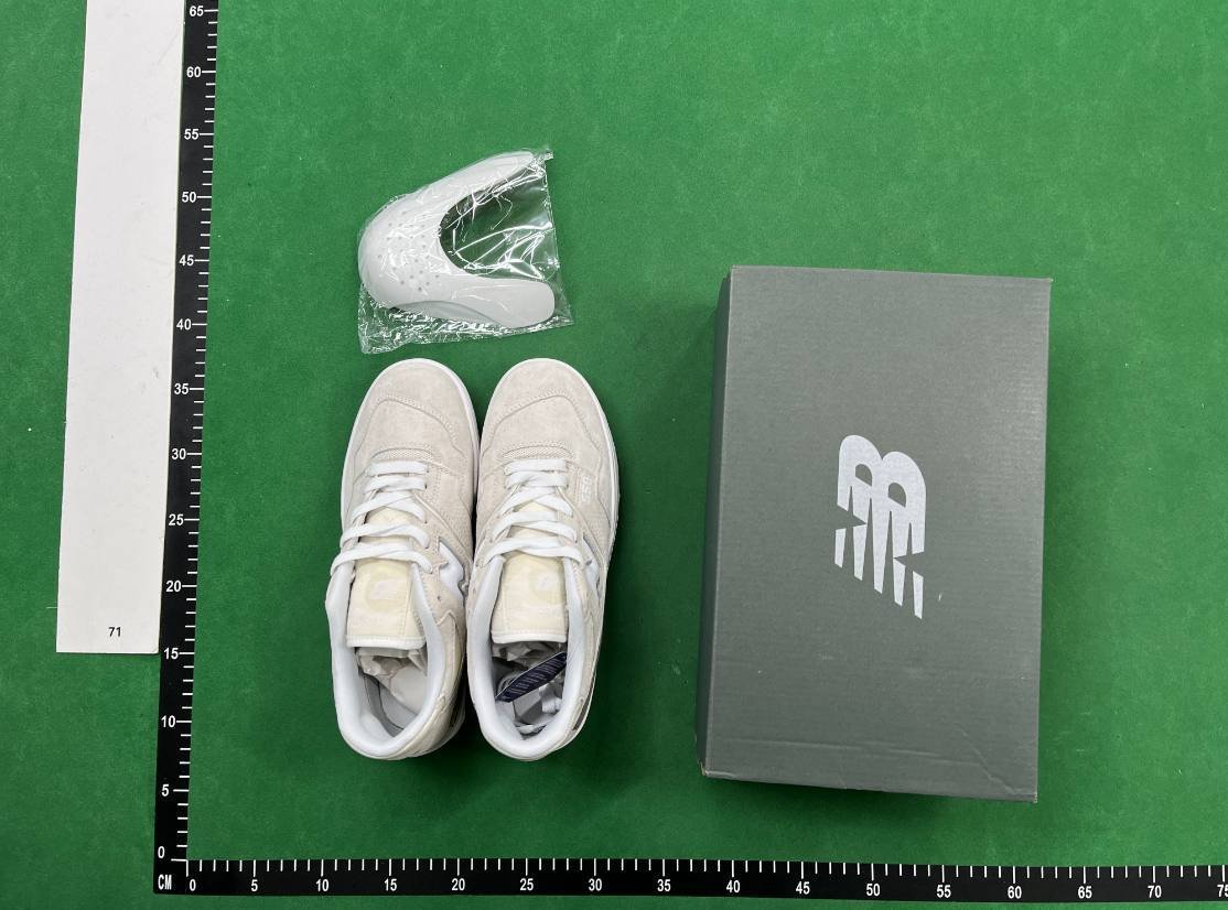 New Balances 550 shoes