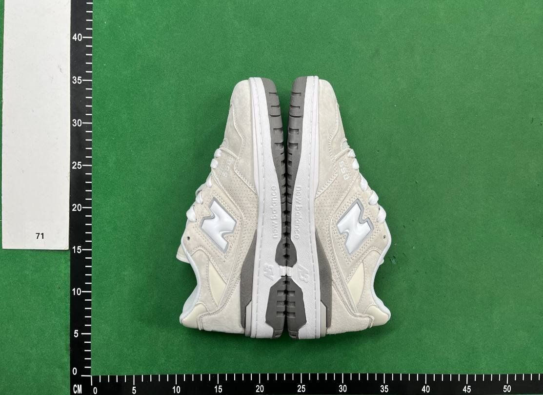 New Balances 550 shoes