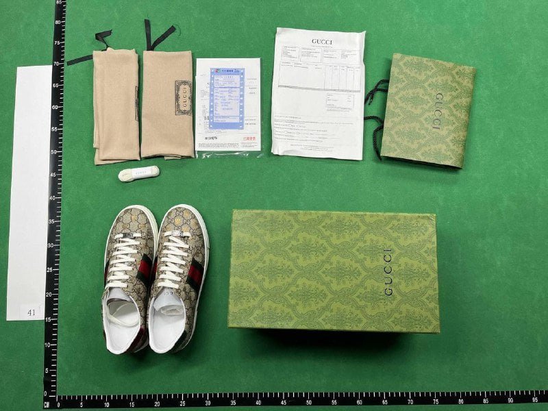  Gucci  shoes