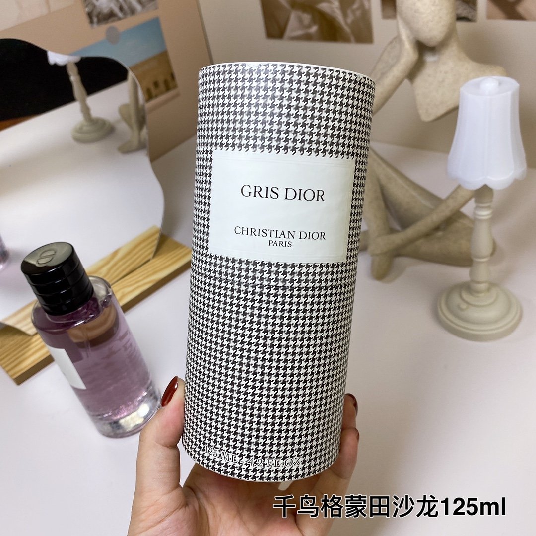 Houndsbird Perfume Montaigne Salon