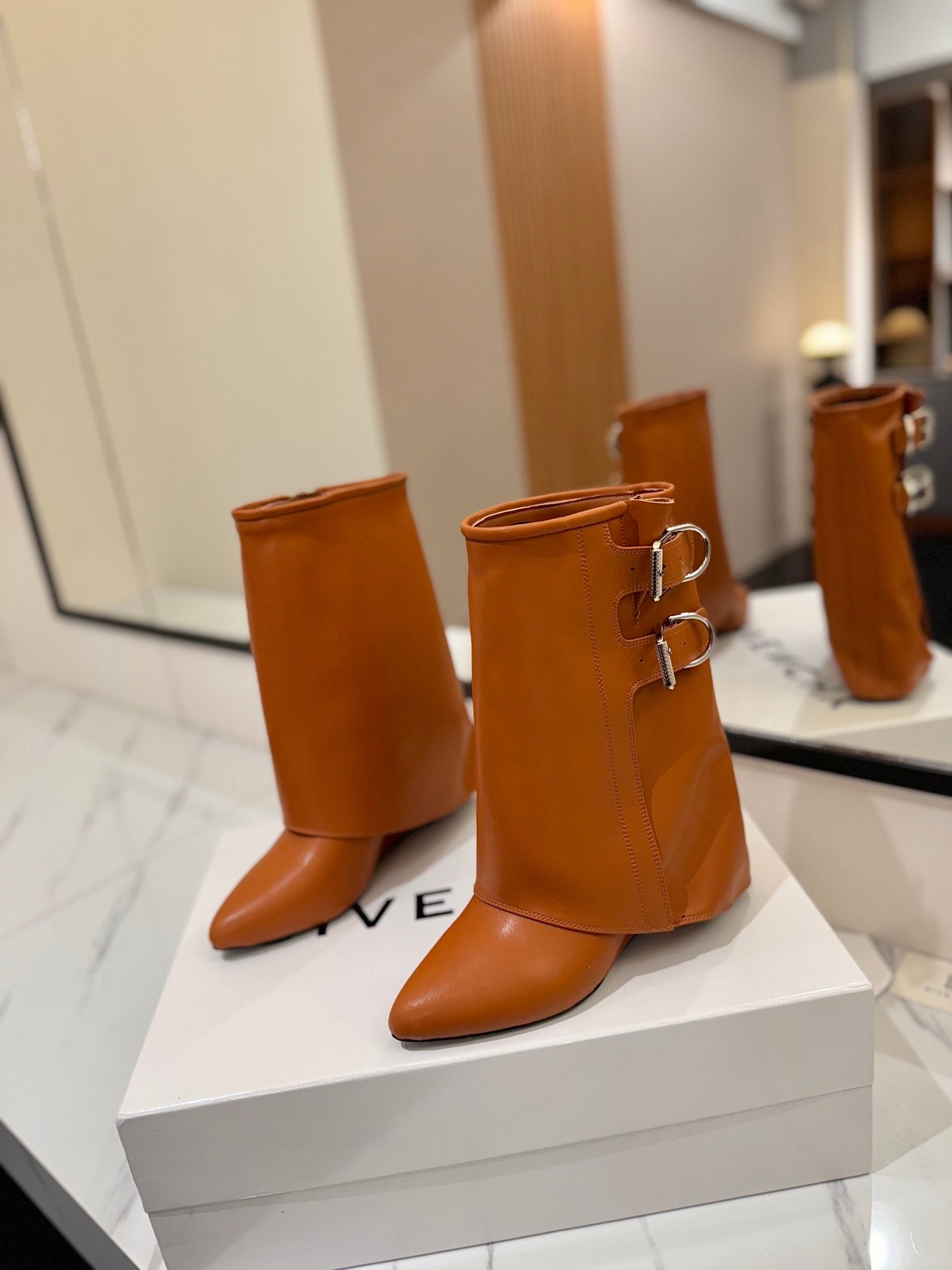 Shark Lo New Leather Ankle Boots