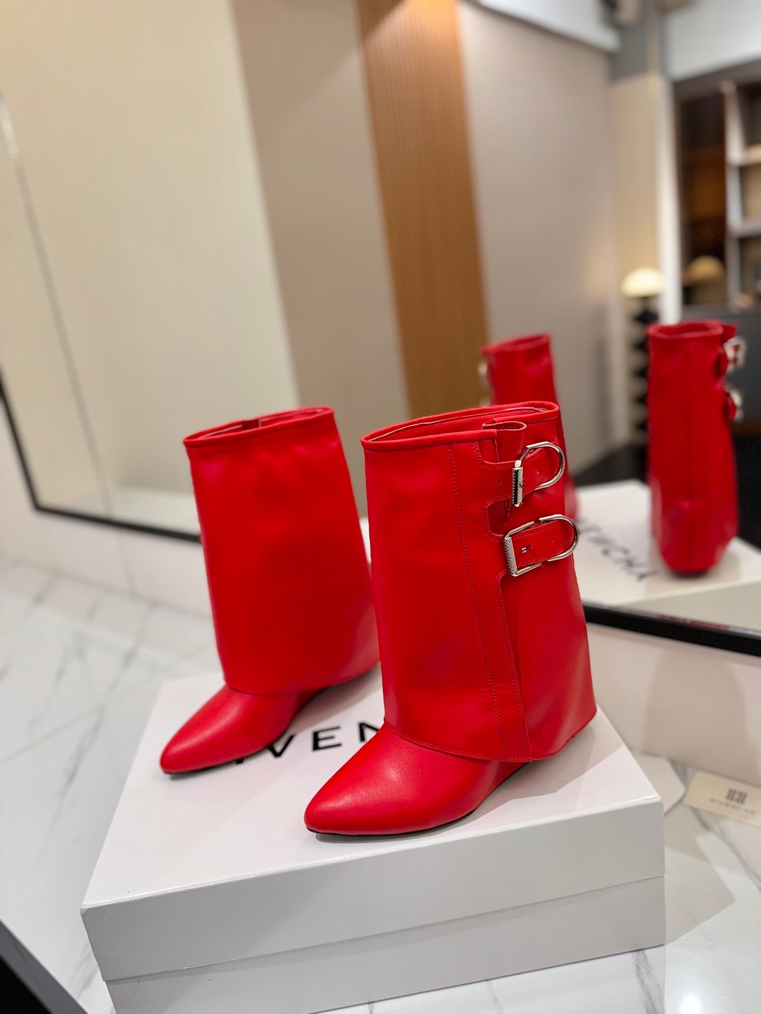 Shark Lo New Leather Ankle Boots