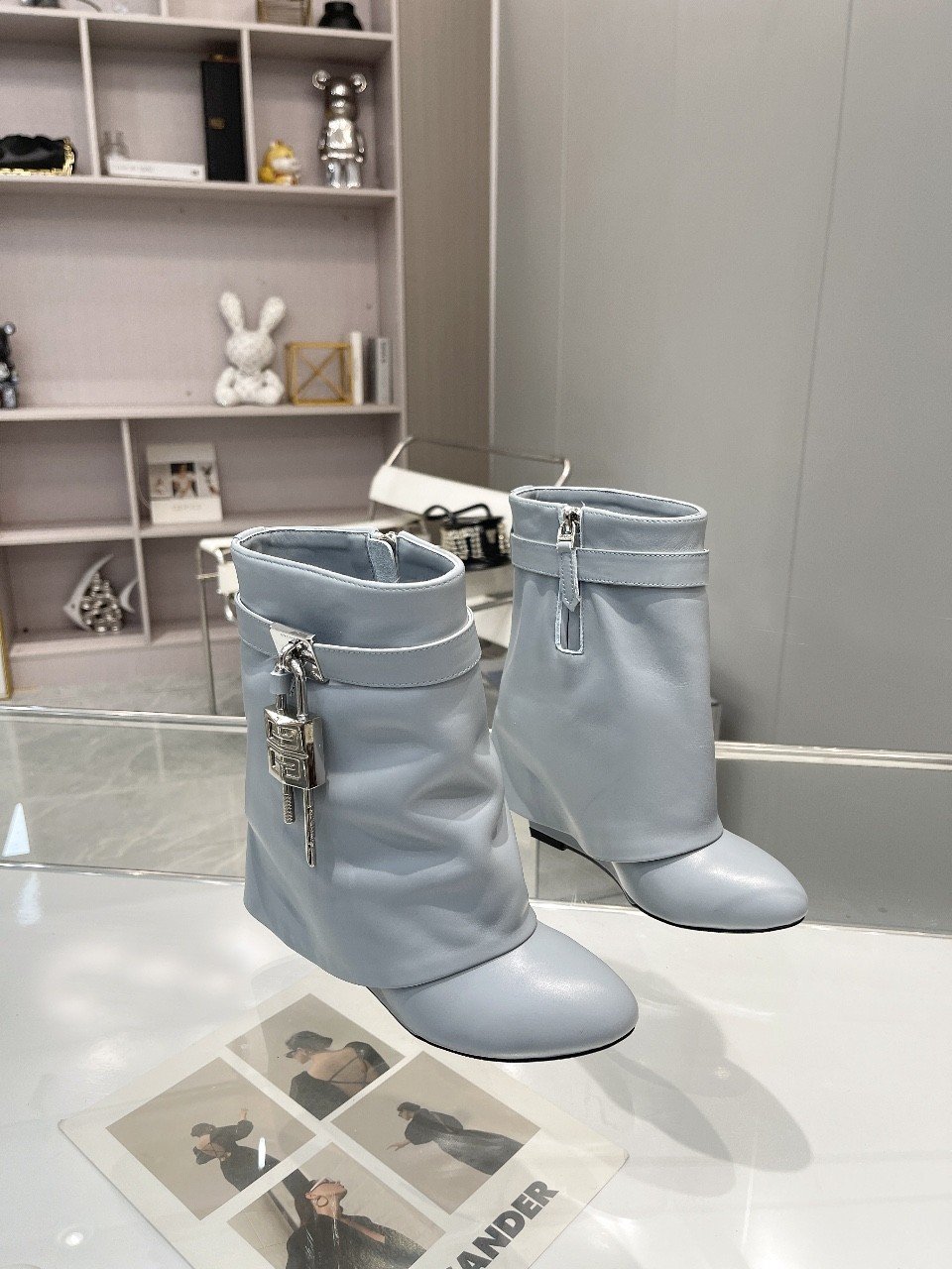 Shark Lo New Leather Ankle Boots