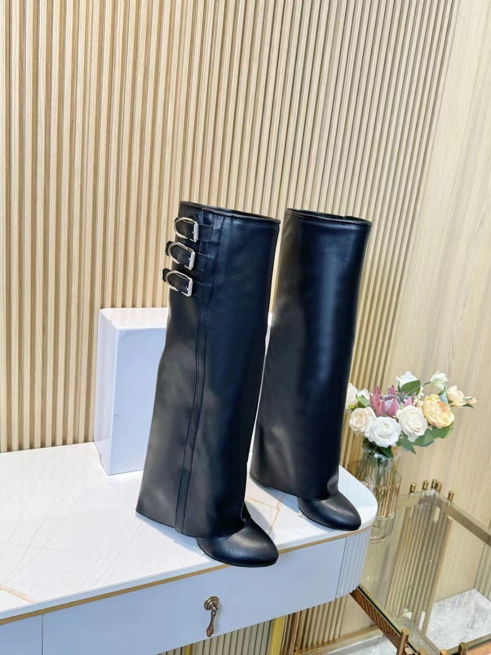 Shark Lo leather boots