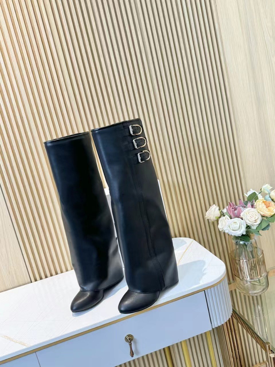 Shark Lo leather boots