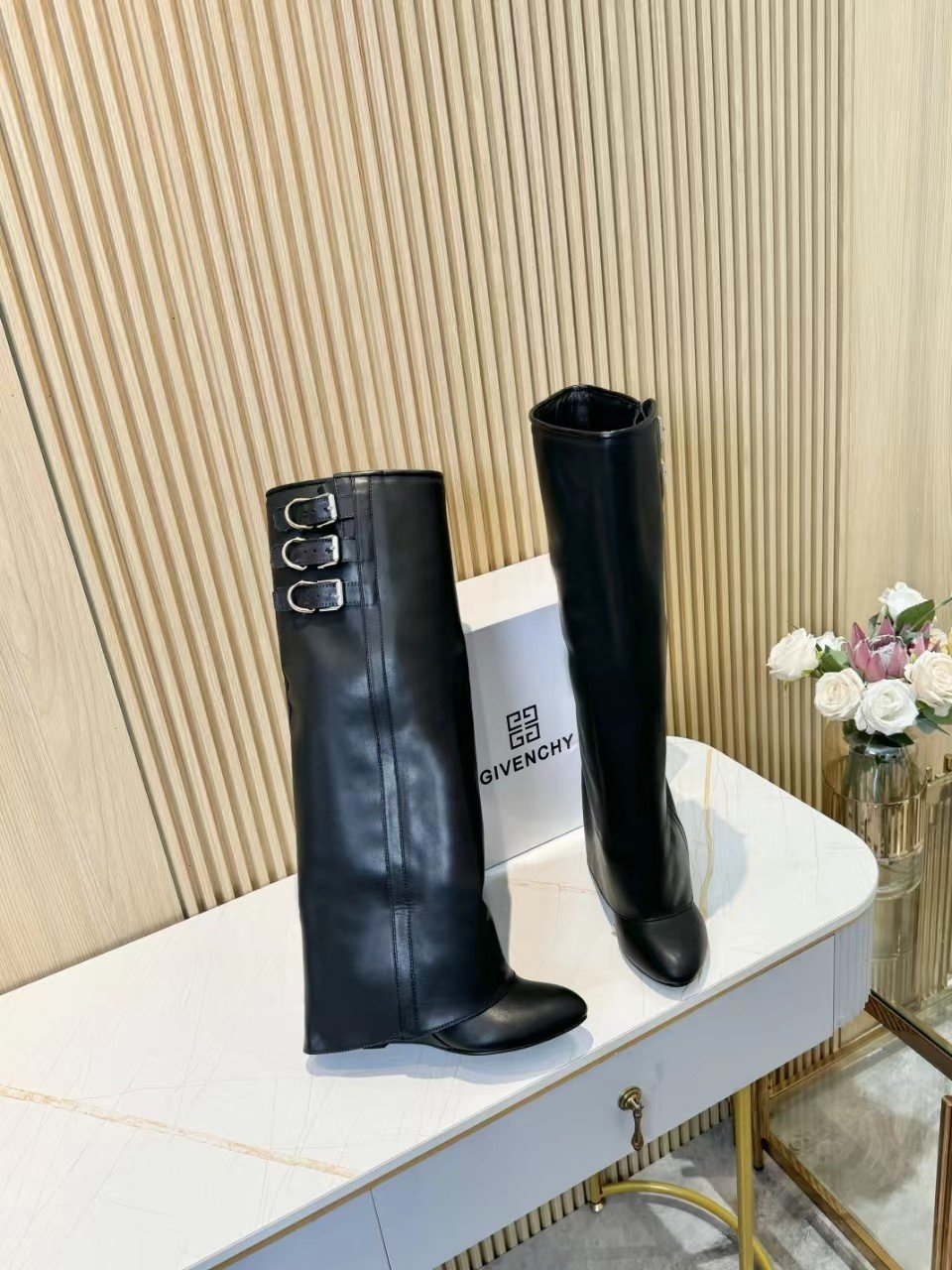 Shark Lo leather boots