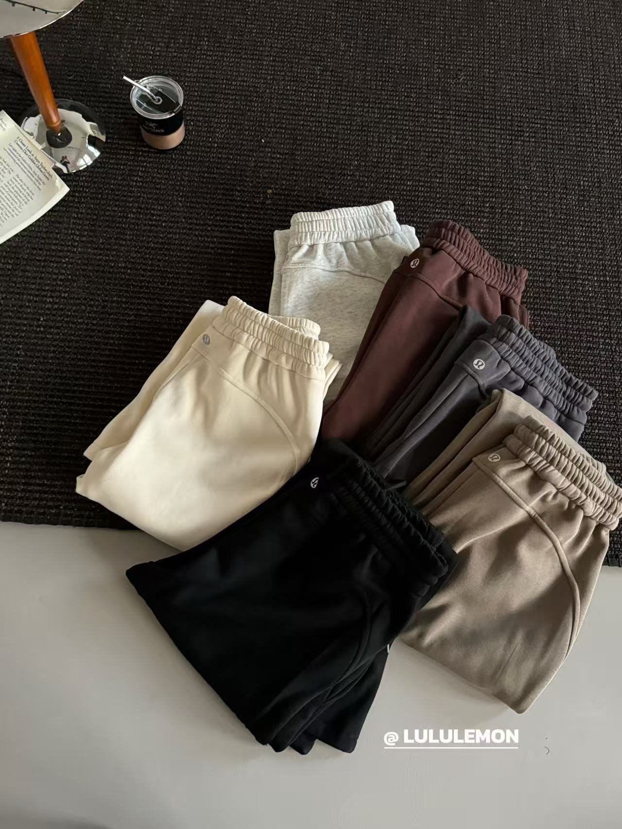 2025 Autumn/Winter New Lulu Fleece-Lined Flared Sweatpants - Stylish, High-End, Leg-Lengthening, Casual Sports Pants for Women