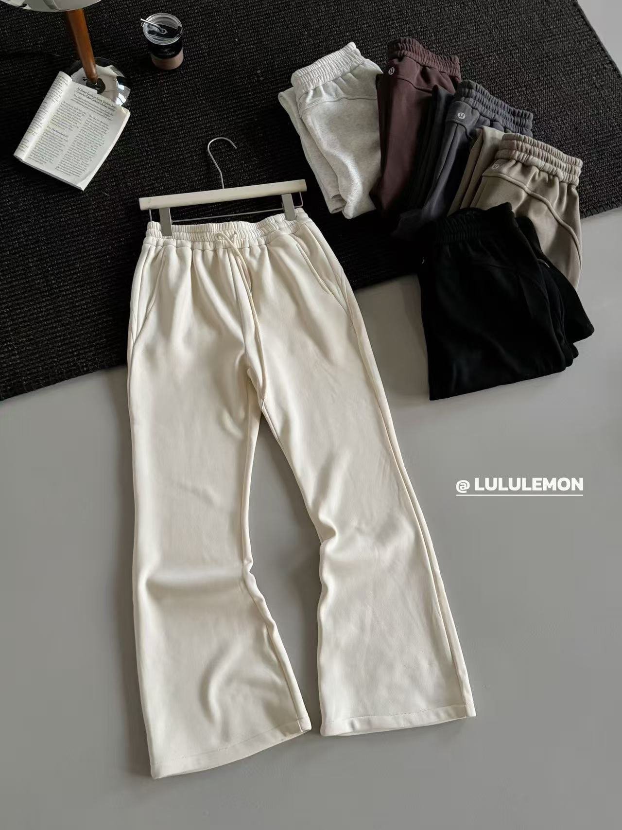 2025 Autumn/Winter New Lulu Fleece-Lined Flared Sweatpants - Stylish, High-End, Leg-Lengthening, Casual Sports Pants for Women