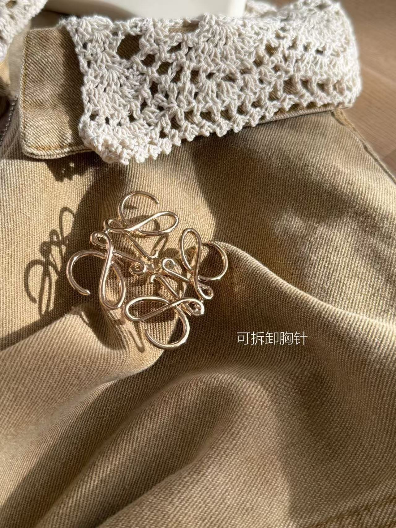 Denim jacket with detachable floral bud hem and knitted collar, romantic lace, elegant style, 25 Fall/2025.