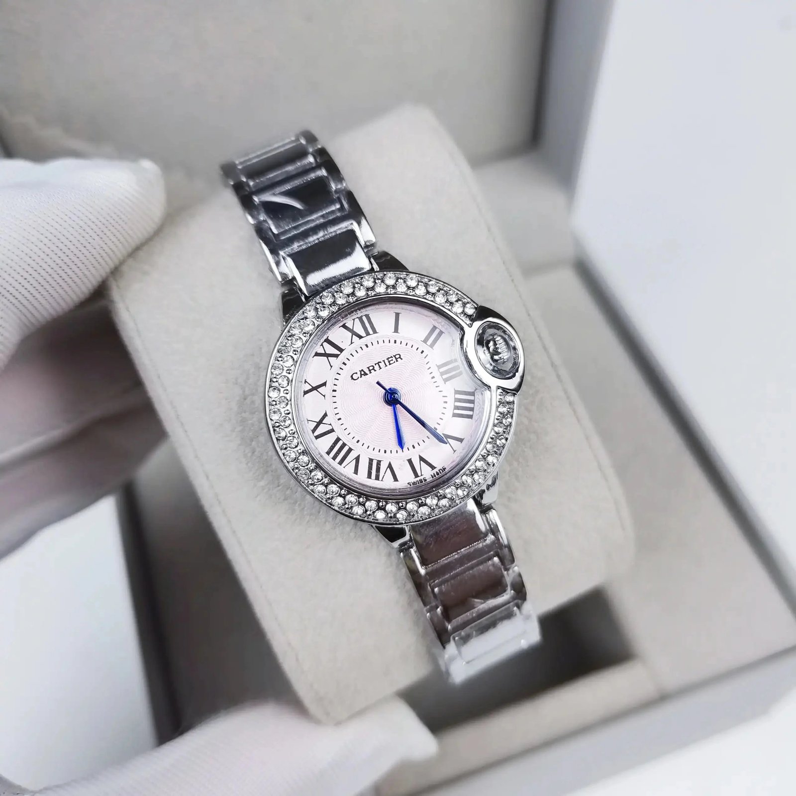 Mechanical  watch with steel ttrap