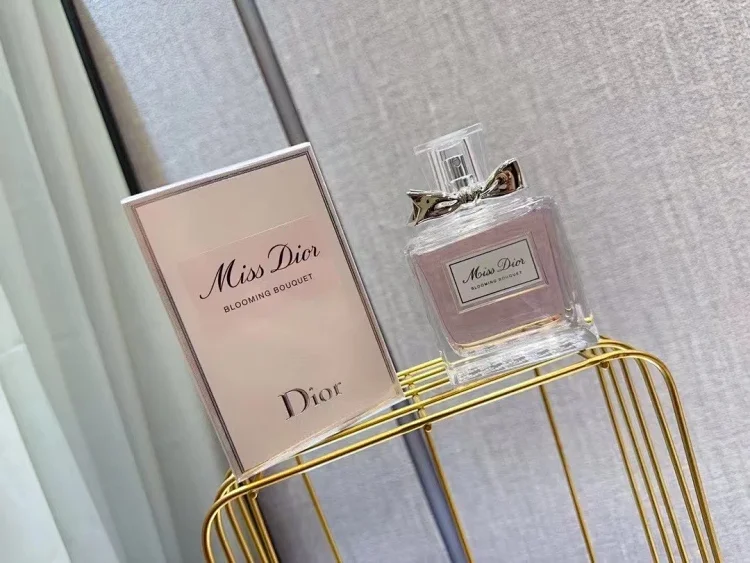 DIOR  perfume