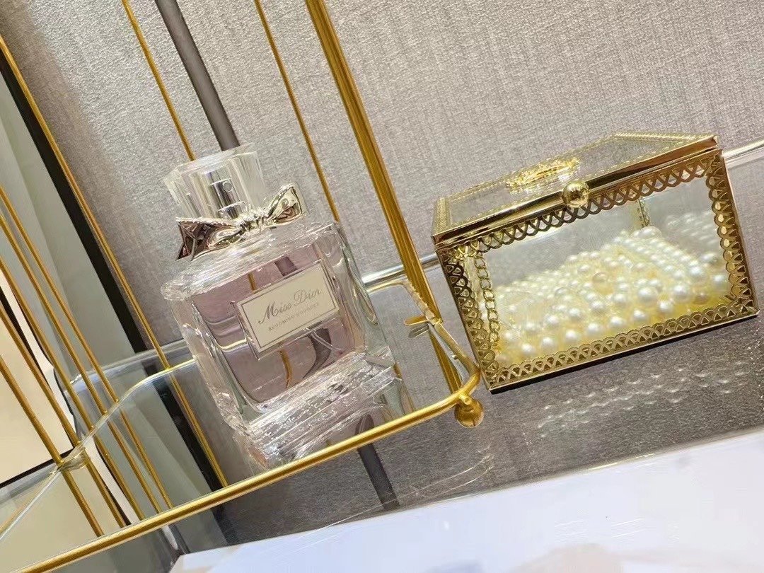 DIOR  perfume