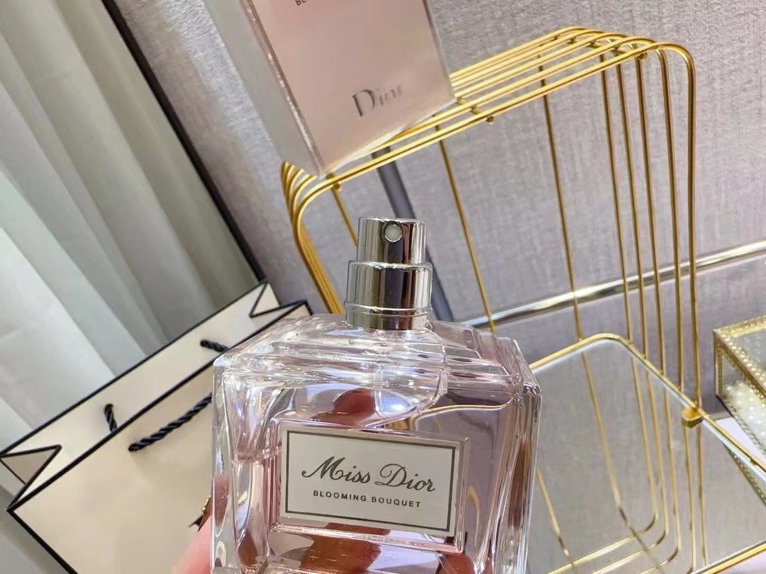 DIOR  perfume