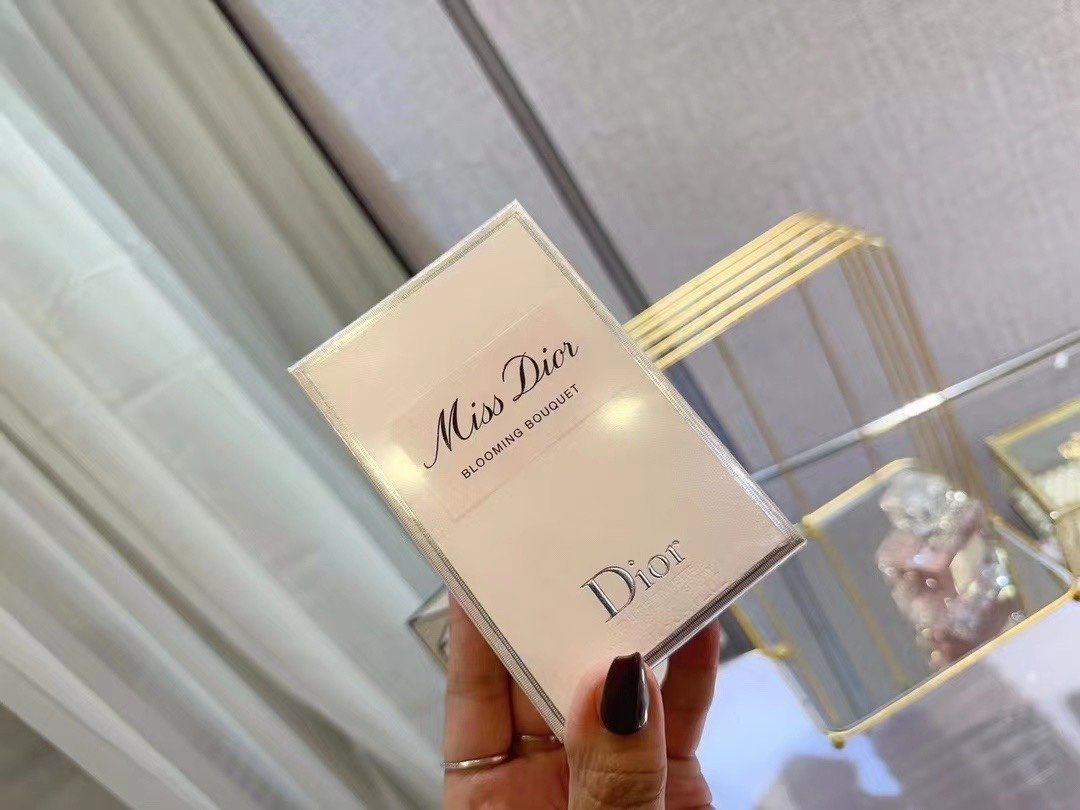 DIOR  perfume
