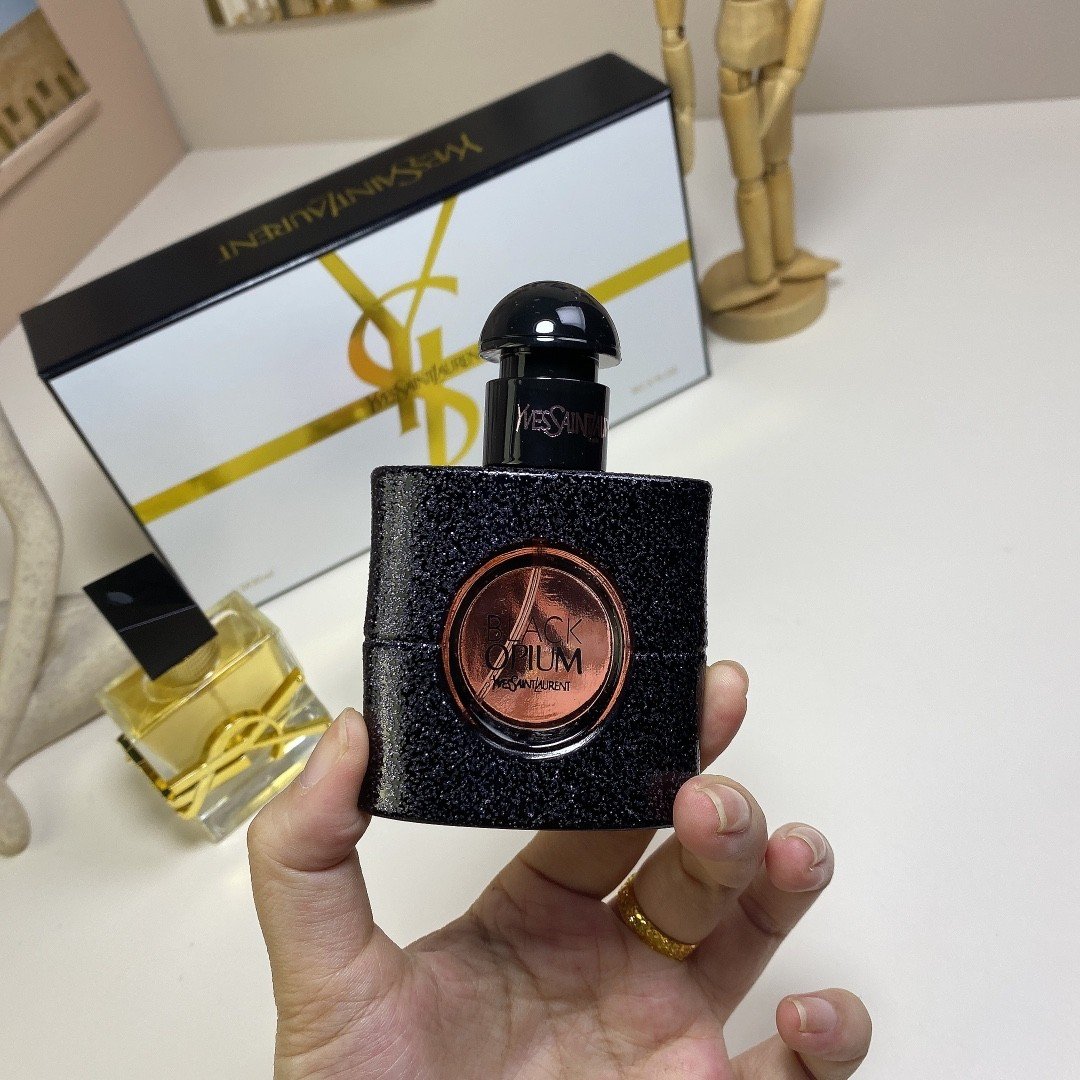 Yves Saint Laurent new perfume sample set, 30ml each, spray nozzle included.