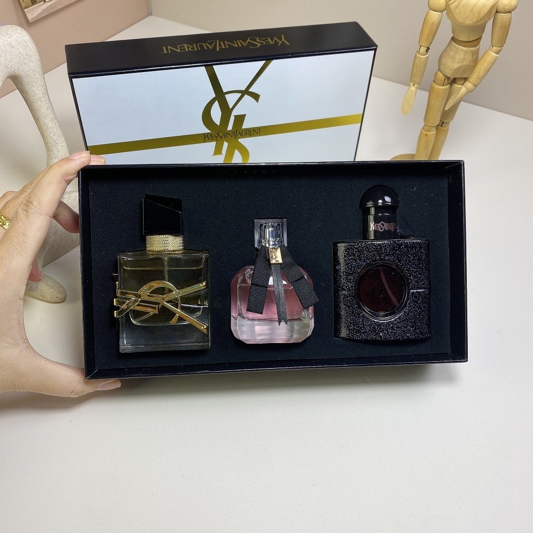 Yves Saint Laurent new perfume sample set, 30ml each, spray nozzle included.