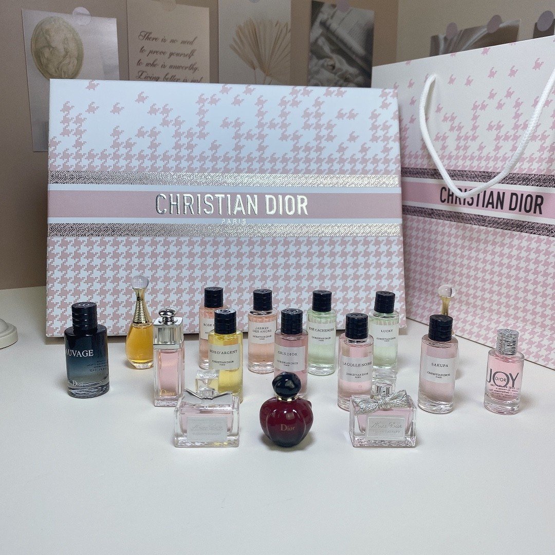 Dior Pink Bomb Perfume Sample Set (16 pieces)