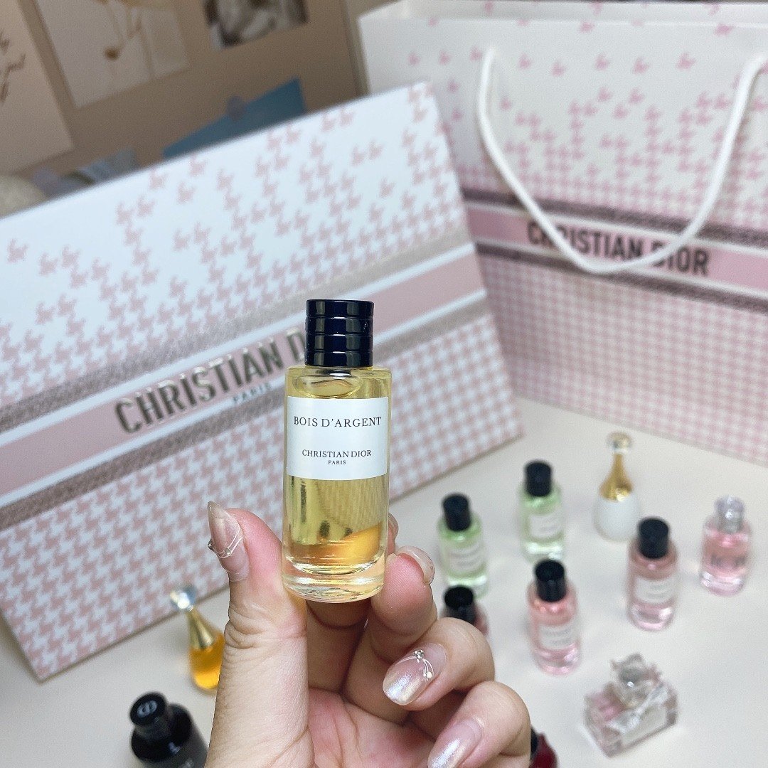 Dior Pink Bomb Perfume Sample Set (16 pieces)