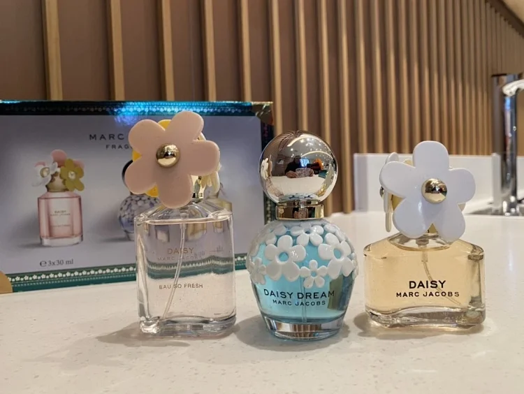 Mark Moji Daisy Perf