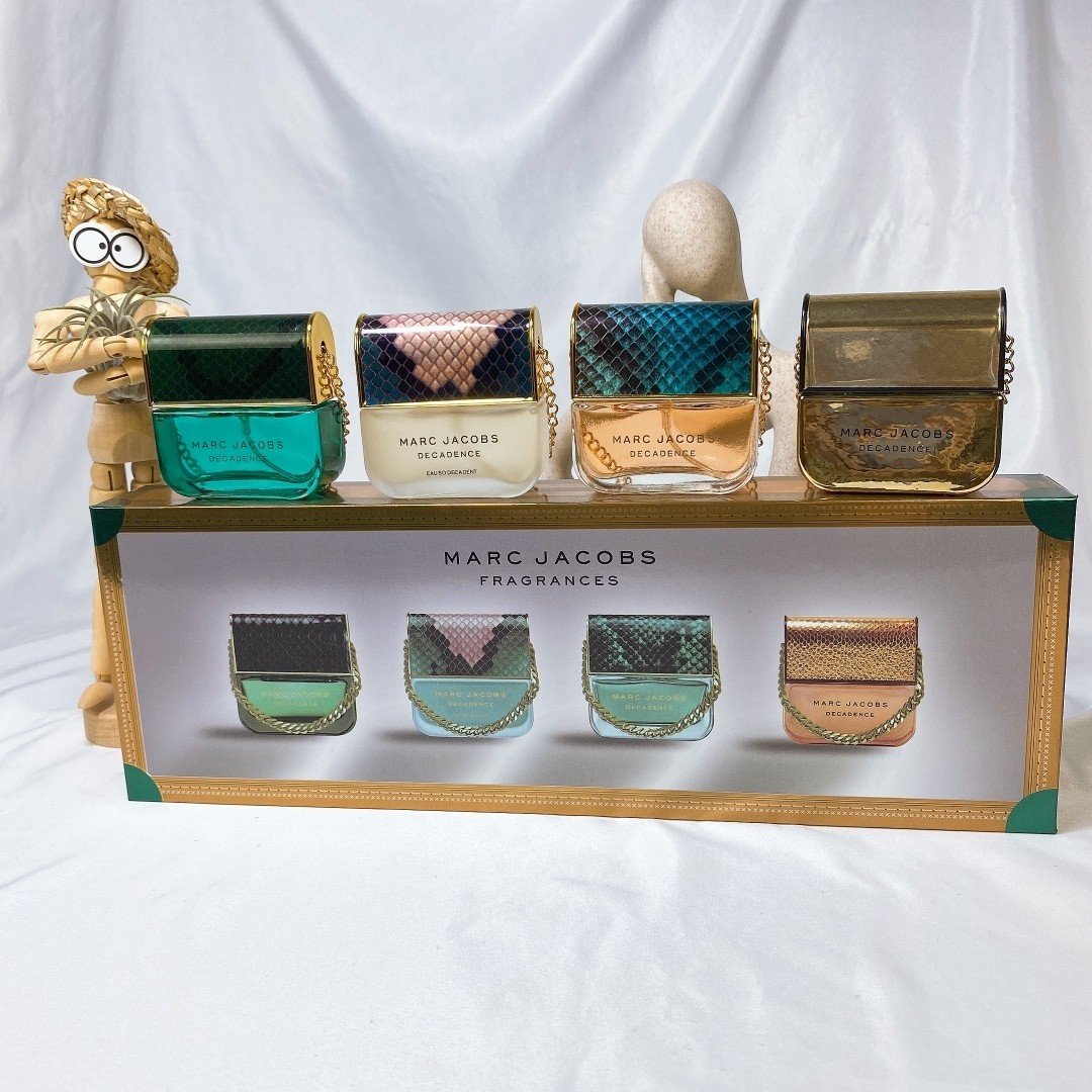 Mark Mojer sample perfume set (30ml x 4), with spray nozzle, includes: Blue Daisy Dream, Yellow Daisy, Elegant Handbag, and Pink Daisy.