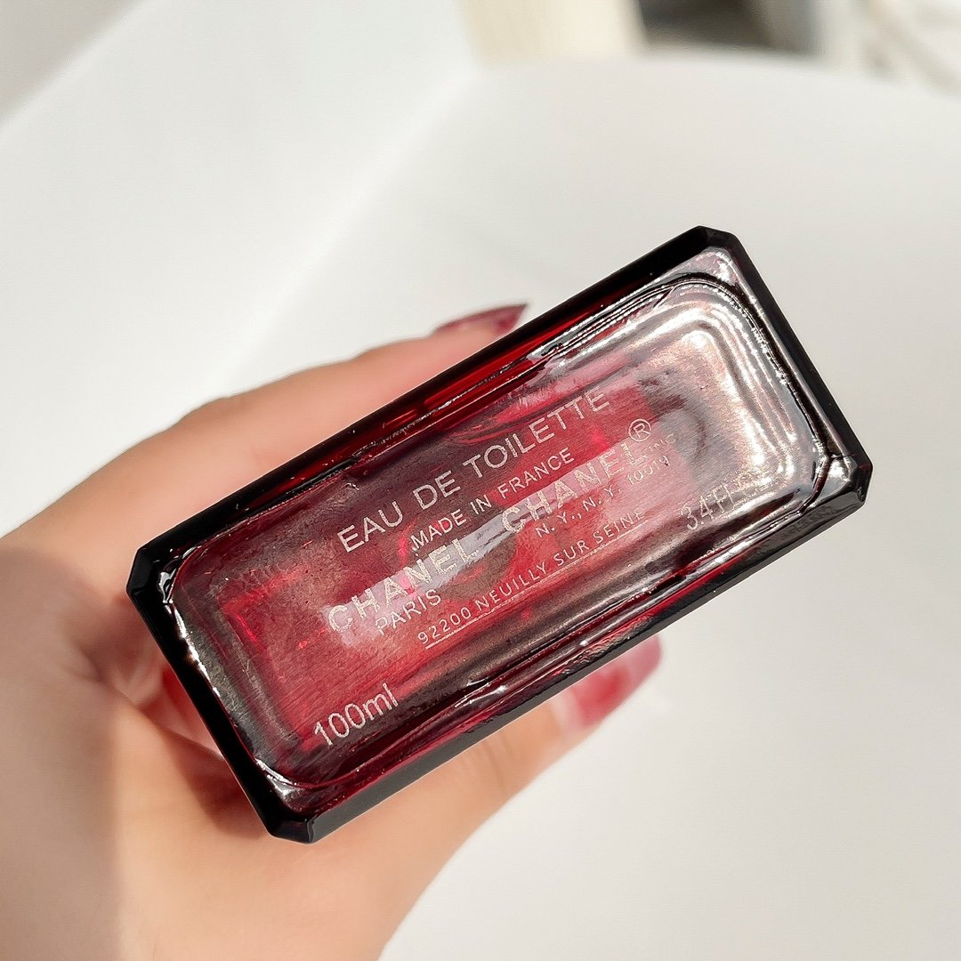 Chanel Classic No. 5 perfume