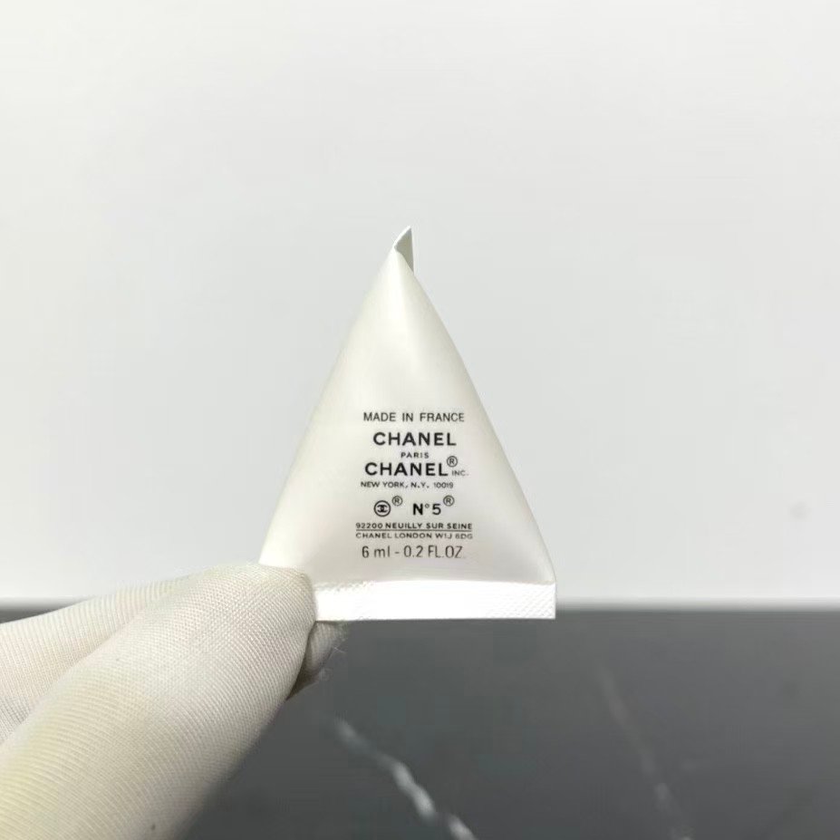 Chanel No. 5 White Shower Gel in Metal Bucket