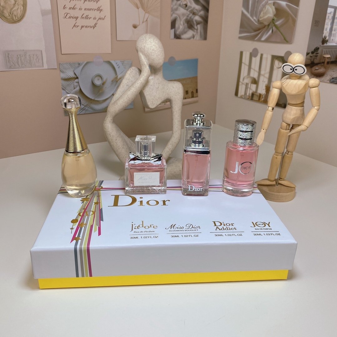 Dior perfume sample set (4 pieces)
