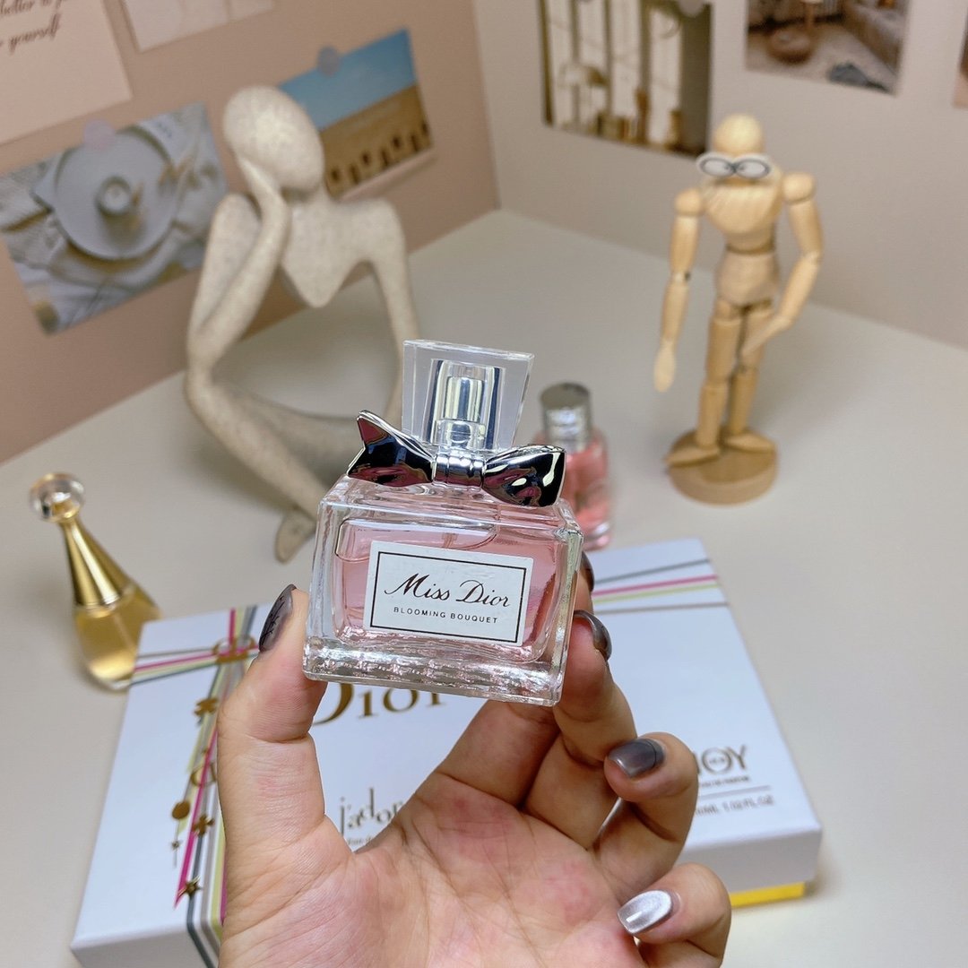 Dior perfume sample set (4 pieces)