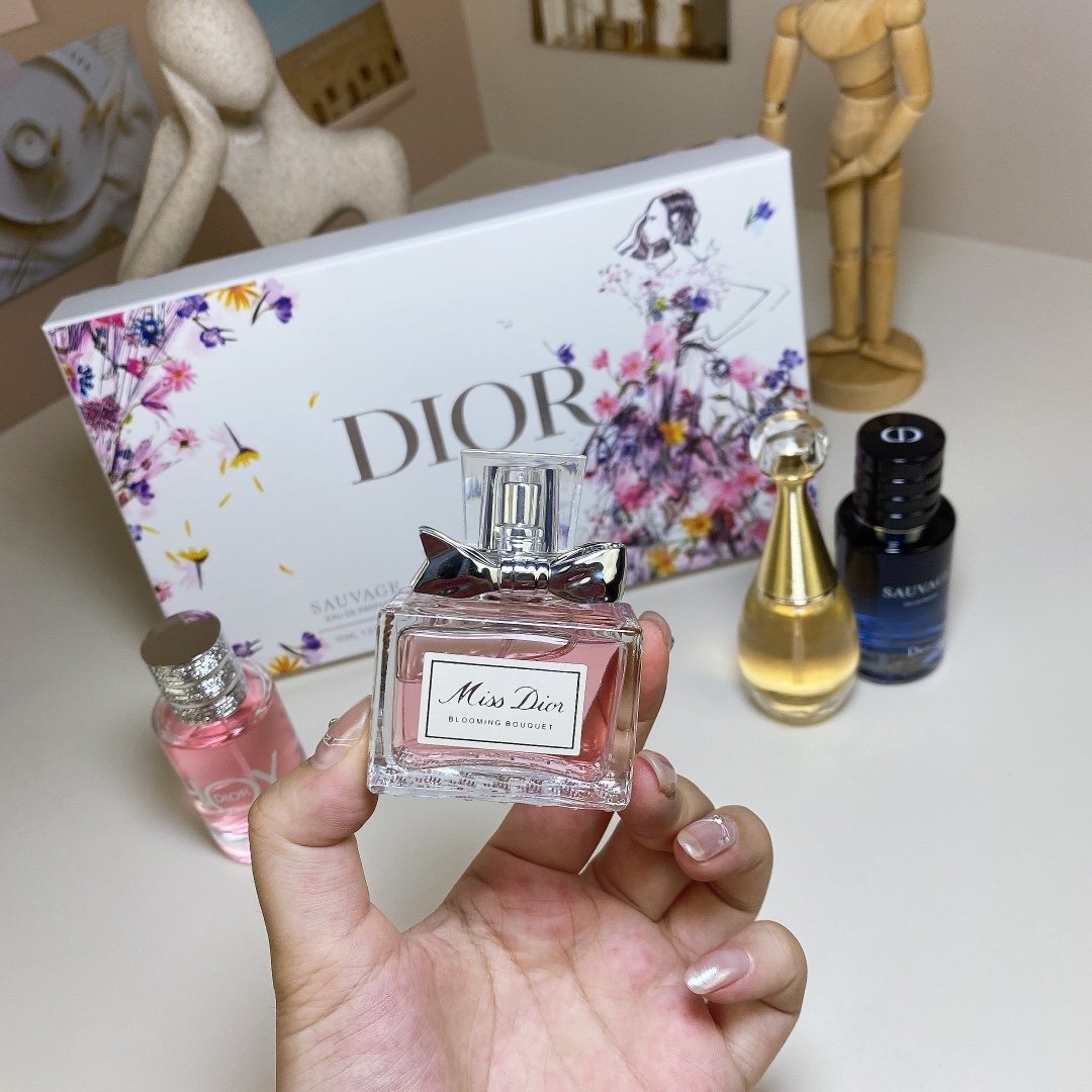 Dior perfume sample set (4 pieces)