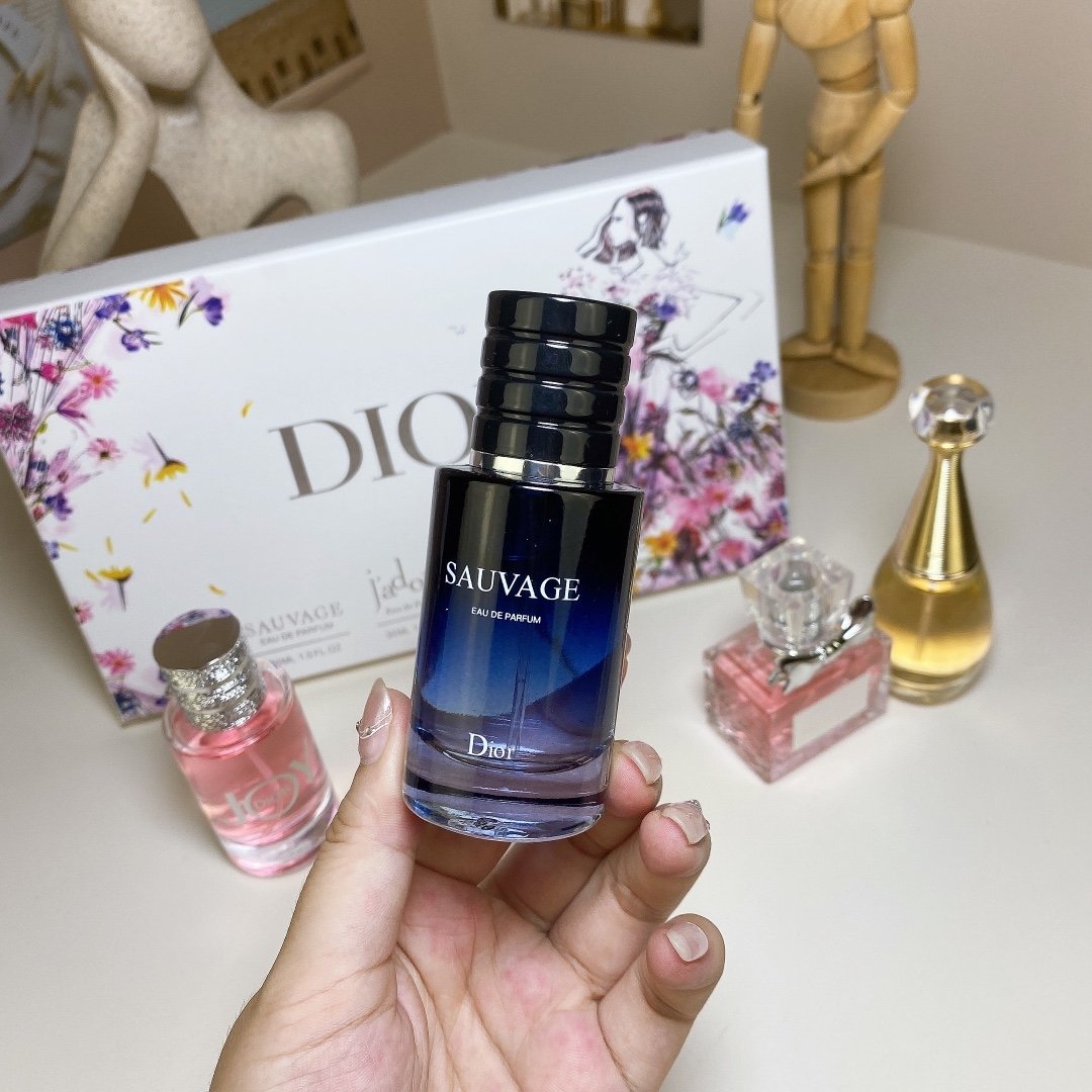 Dior perfume sample set (4 pieces)