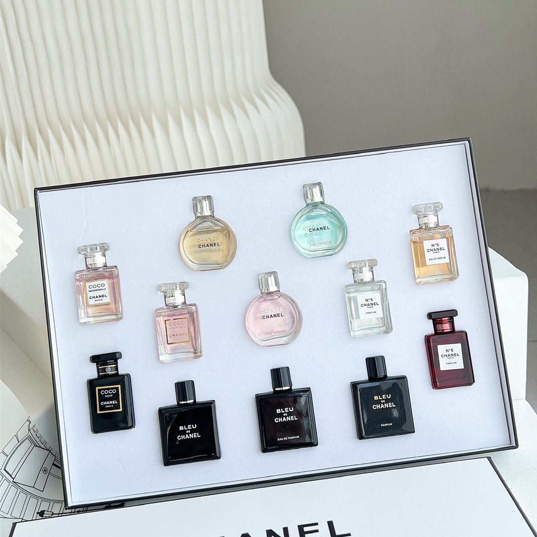 Chanel Summer Filter Family Portrait Fragrance Sample Set (12 pieces)