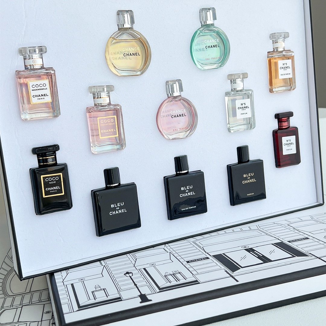 Chanel Summer Filter Family Portrait Fragrance Sample Set (12 pieces)
