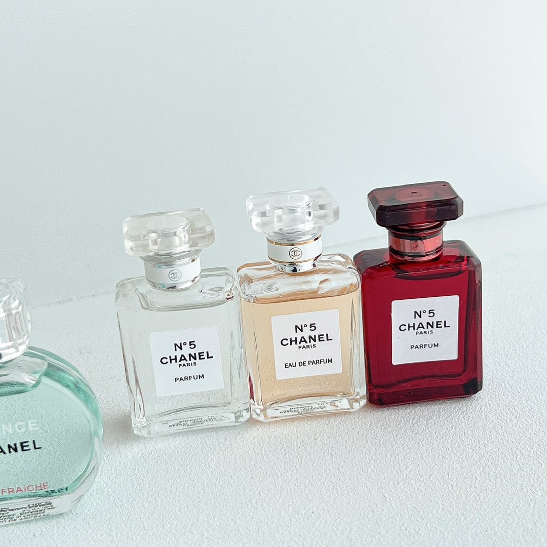 Chanel Summer Filter Family Portrait Fragrance Sample Set (12 pieces)