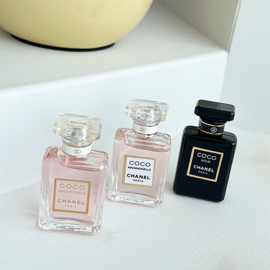 Chanel Summer Filter Family Portrait Fragrance Sample Set (12 pieces)