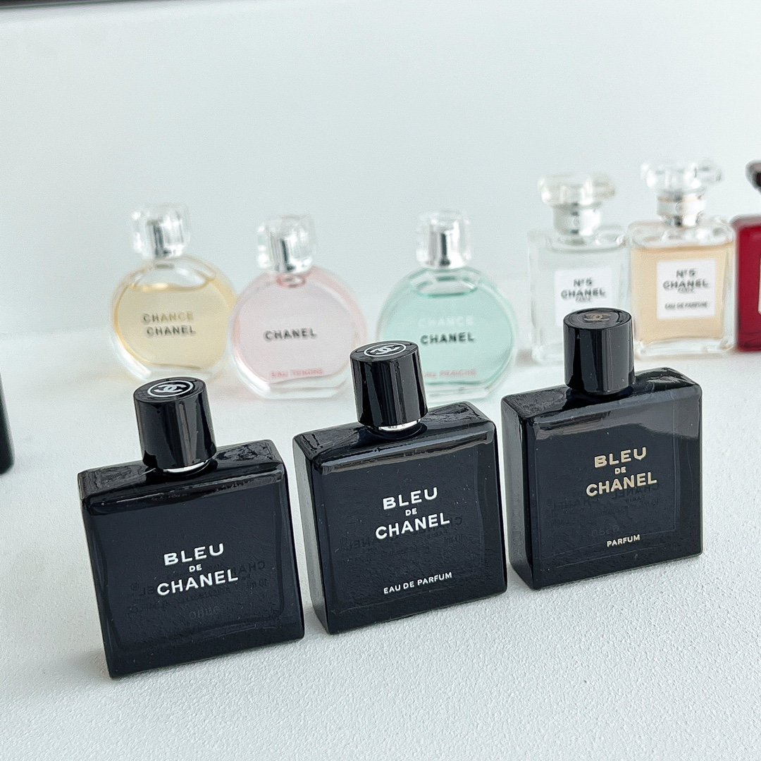 Chanel Summer Filter Family Portrait Fragrance Sample Set (12 pieces)