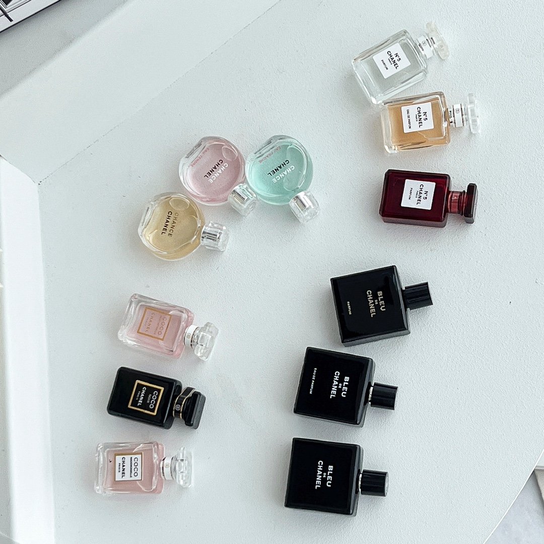 Chanel Summer Filter Family Portrait Fragrance Sample Set (12 pieces)