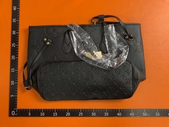  Louis Vuitton tote bag 